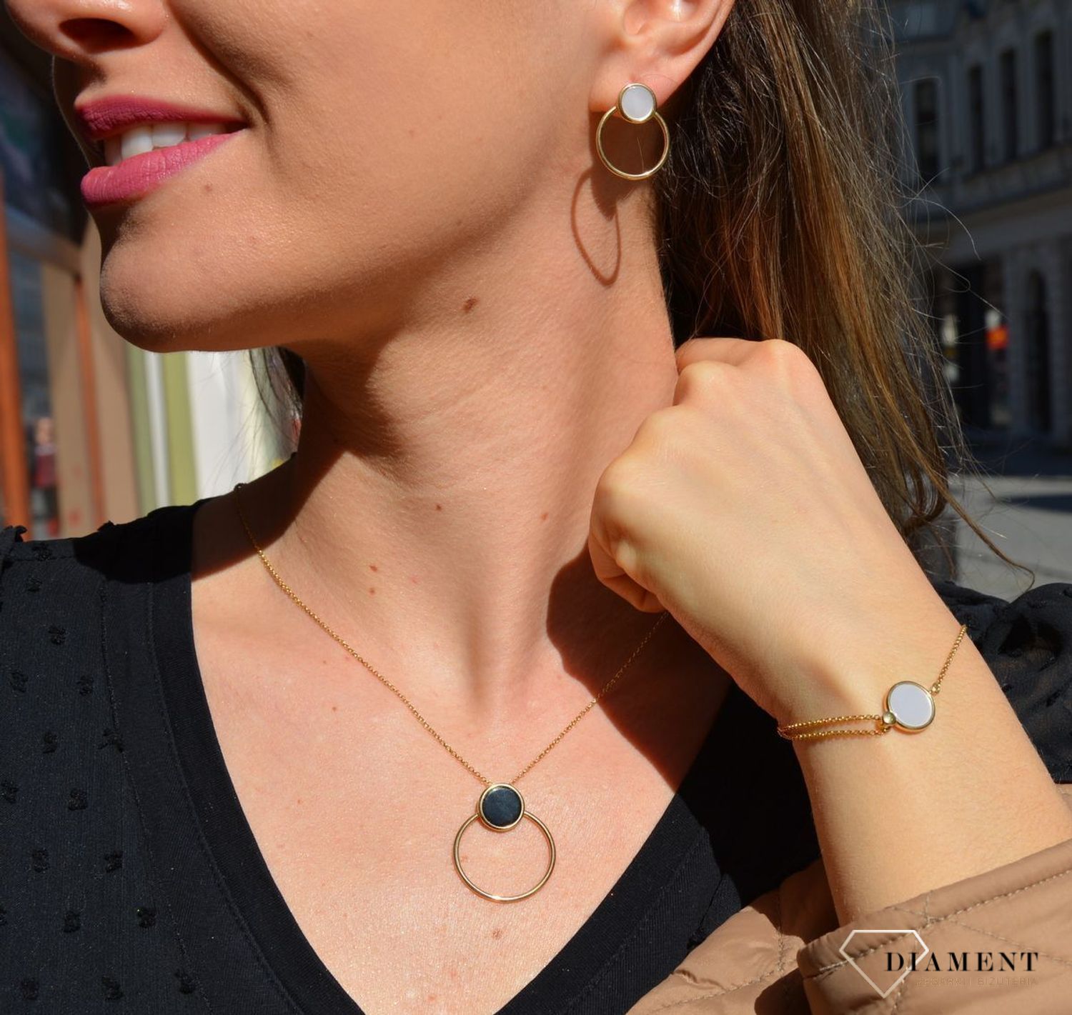 Bransoleta srebrna pozłacana z białą masą perłową DZB381MPBZ.jpg